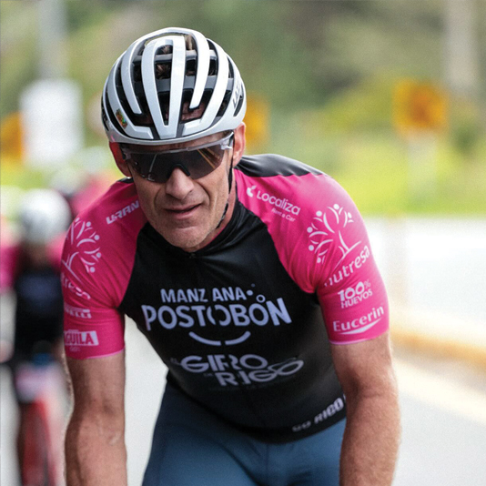 Santiago Botero, vistió la camiseta roja de líder en 2001. Botero es el invitado especial para este artículo, en el que te contamos sus mejores consejos para que no te quedes con las ganas de rodar como los mejores.