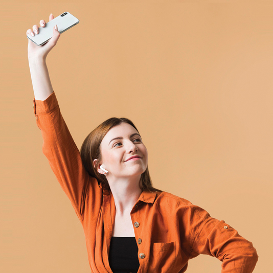 Las consecuencias físicas, mentales y emocionales de la adicción a las pantallas están más que comprobadas. ¿Cómo podemos liberarnos de dispositivos que dominan nuestra vida diaria? En este artículo vamos más allá de lo conocido para inspirarte a vivir una vida libre de pantallas