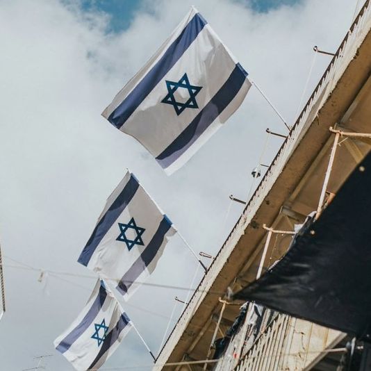 534 oraciones por Israel